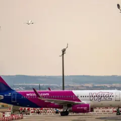 Odprawa online Wizz Air: ile czasu przed lotem? Terminy i opłaty