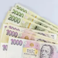 Kupujesz pamiątki w Czechach? Oto banknoty 1000 i 2000 koron, czyli waluta w Czechach.
