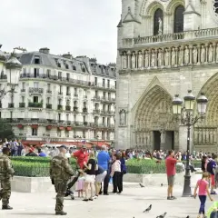 Czy jest bezpiecznie w Paryżu? Odkryj ryzyka i bezpieczne miejsca