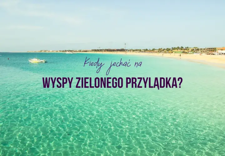 Turkusowa woda, piaszczysta plaża i łódź na Wyspach Zielonego Przylądka.
