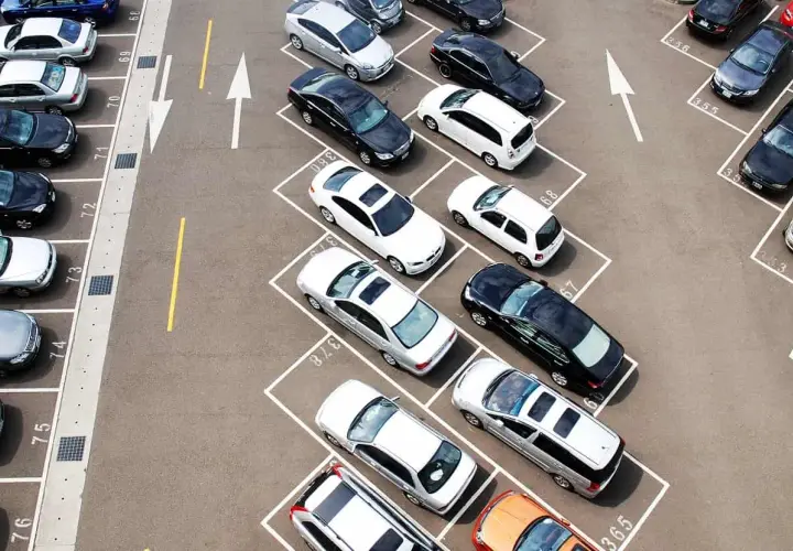 Jak bezpiecznie i tanio przewieźć auto z Austrii do Polski – praktyczne porady