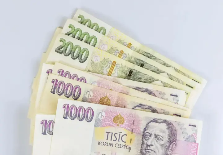 Kupujesz pamiątki w Czechach? Oto banknoty 1000 i 2000 koron, czyli waluta w Czechach.