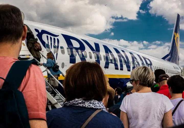 Jak dodzwonić się do Ryanair? Sprawdź skuteczne metody kontaktu