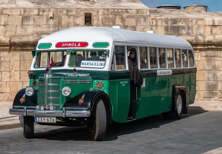 Jak poruszać się po Malcie: najlepsze sposoby i pułapki transportowe
