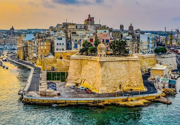 Malta ile ma km? Poznaj jej powierzchnię i wymiary w kilometrach
