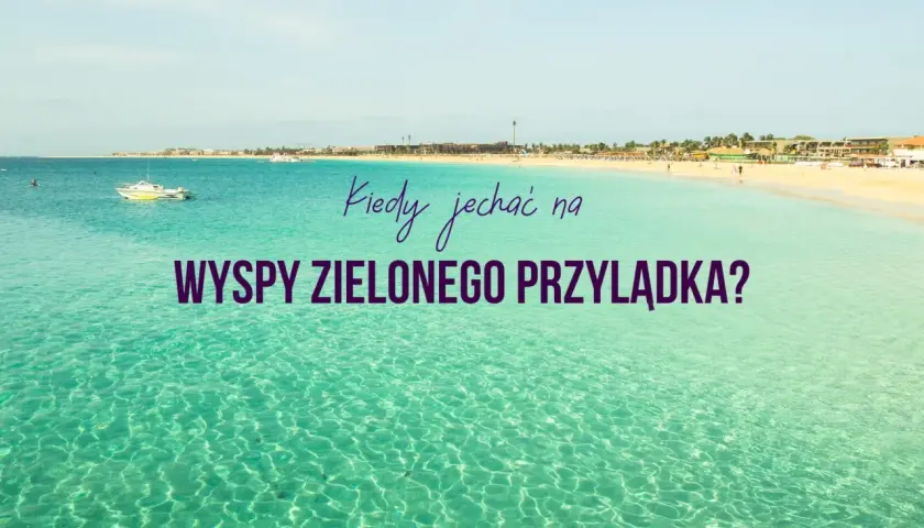 Turkusowa woda, piaszczysta plaża i łódź na Wyspach Zielonego Przylądka.