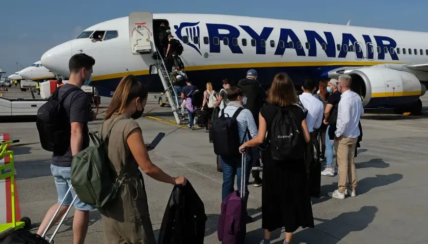 Ryanair kiedy na lotnisku - uniknij stresu i spóźnienia na lot