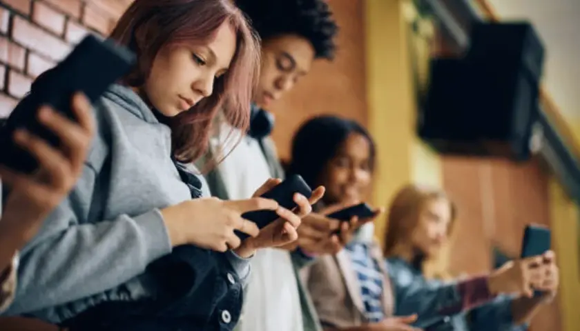 Jak cyfrowe nawyki młodzieży w Polsce zmieniają branżę rozrywki online w 2025 roku