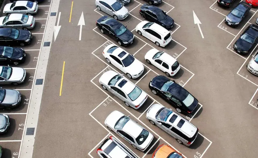 Jak bezpiecznie i tanio przewieźć auto z Austrii do Polski – praktyczne porady