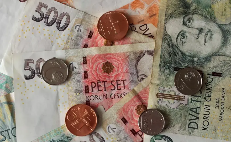 Jaka waluta w Czechach? Wszystko o koronie czeskiej i płatnościach