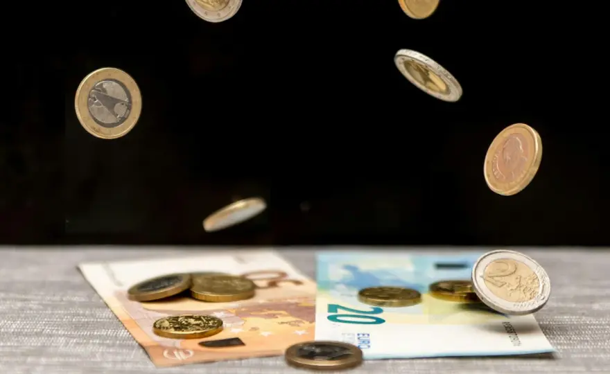 Waluta Portugalii - Euro: Jak płacić i unikać prowizji?