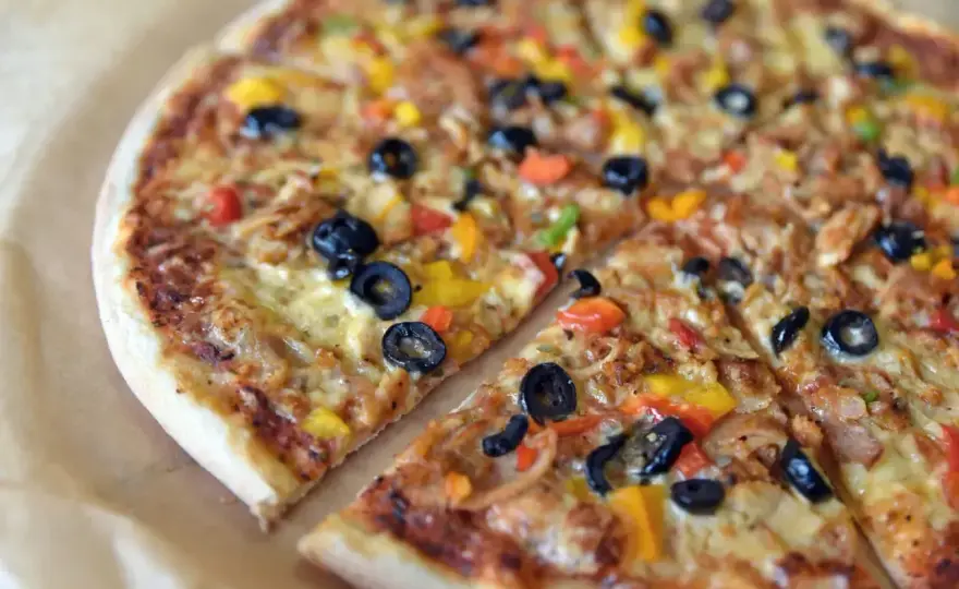 Rodzaje pizzy - jak rozpoznać dobrą i co zamówić w podróży?