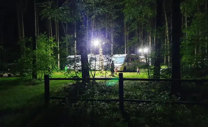 Pole namiotowe Turawa nad jeziorem Średnim - idealne miejsce na wypoczynek