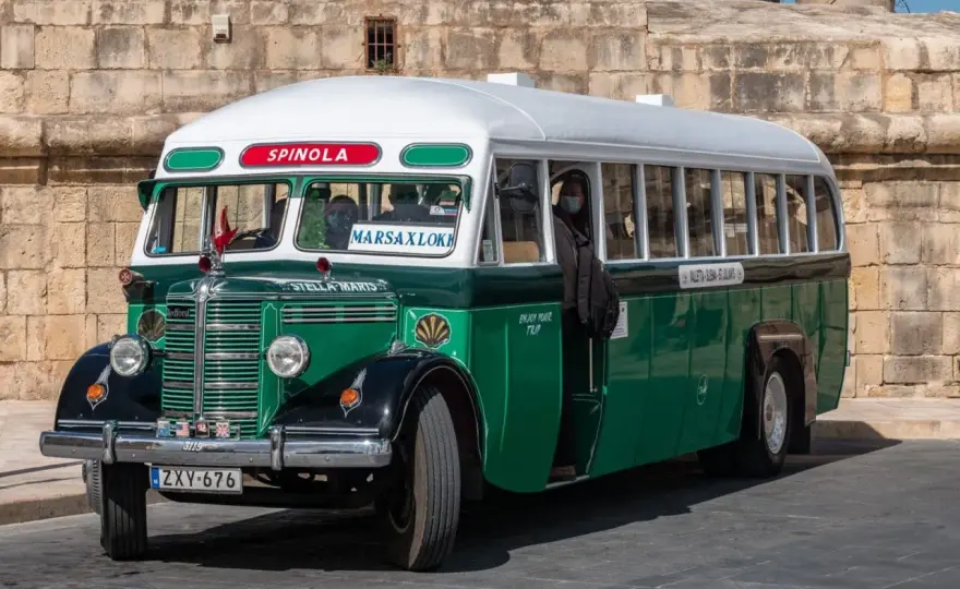 Jak poruszać się po Malcie: najlepsze sposoby i pułapki transportowe