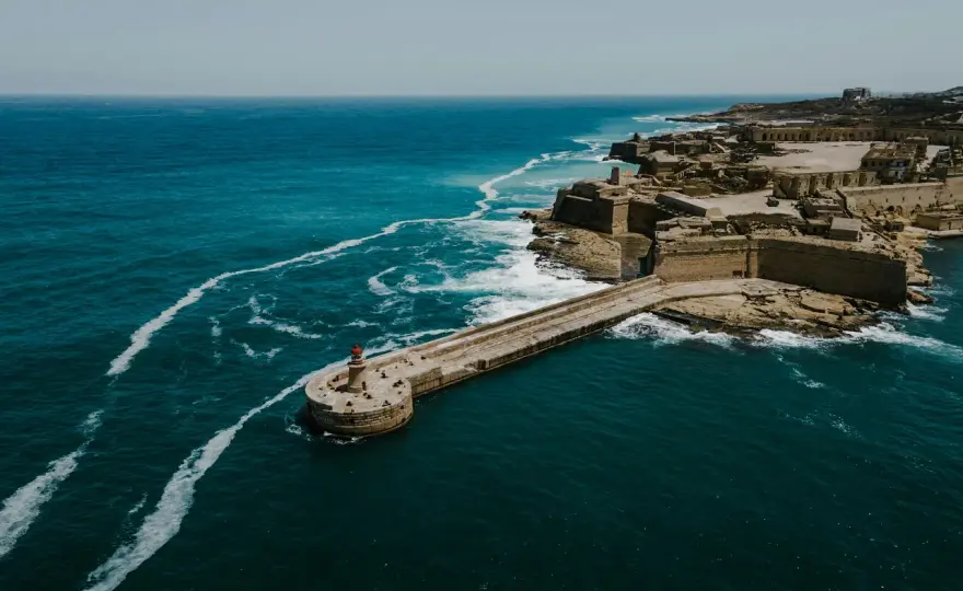Malta ile się leci? Sprawdź, jak długo trwa lot z Polski