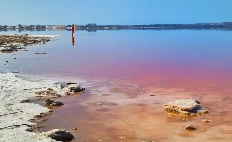 Różowe jezioro Alicante - Jak zaplanować udany city break?
