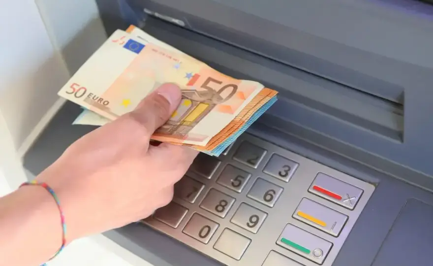 Waluta Hiszpanii - Euro: Jak płacić i ile gotówki zabrać?