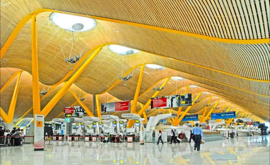 Lotnisko Madryt-Barajas - Jak zacząć city break bez stresu?