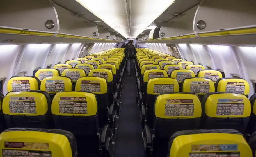 Ile miejsc w samolocie Ryanair? Sprawdź, zanim polecisz!