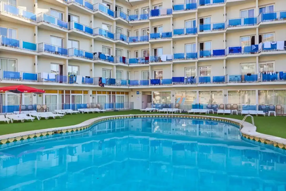 Don Juan Resort w Lloret de Mar - pokoje i baseny