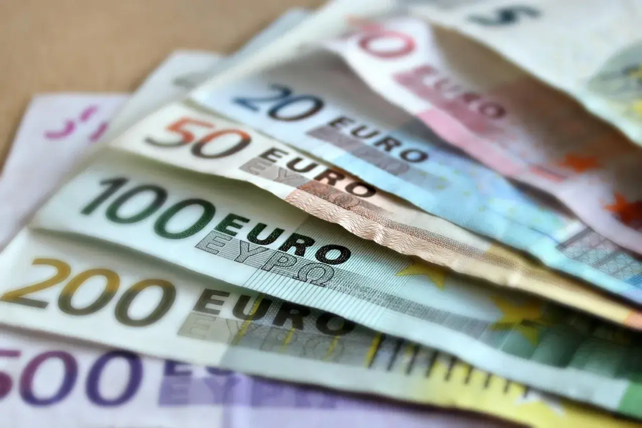 Euro banknoty o nominałach 100, 200 i 500 euro. Chorwacja już wkrótce będzie używać tej waluty.