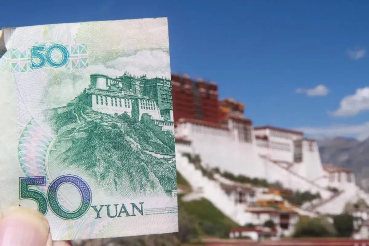 50 juanów, waluta w Chinach, z wizerunkiem Pałacu Potala.