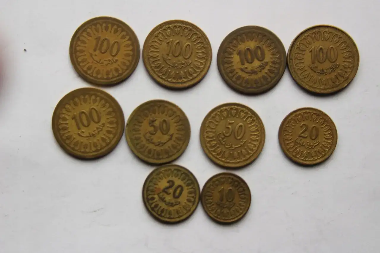 Kolekcja monet z Tunezji: 100, 50, 20 i 10 dinarów.